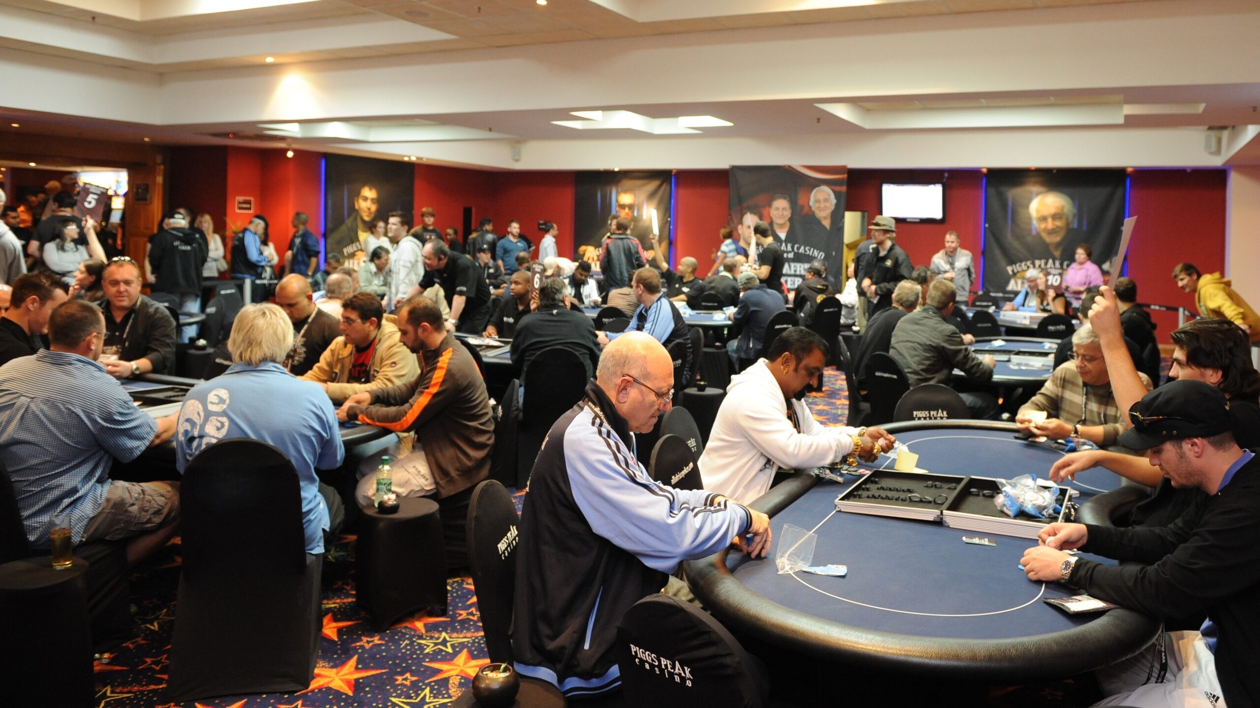 Why poker rooms have different rake structures